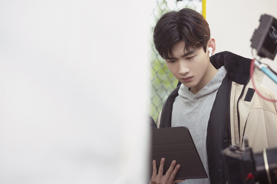 「無縫接軌拍新戲」的明星7：白敬亭