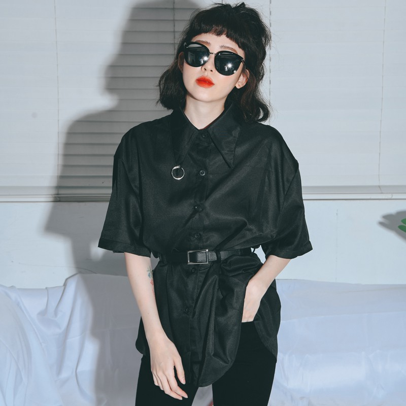 ★商品預購追加需30天(不含六日、國定假日)，請能等待的女孩再行購買。附一個小的皮帶包包，抓出腰身顯比例之外，出門放個小物也很實用。#thegirlwho #thegirlwho那女孩 #那女孩