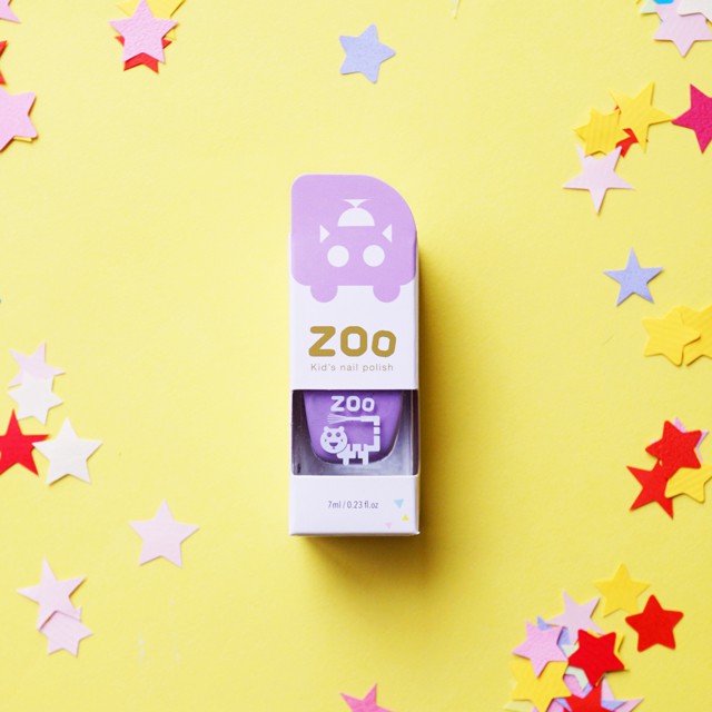 互動設計的外盒 ：：動物園裡的每隻小動物，都有屬於自己的顏色跟圖案喔！所以每瓶ZOO指甲油，都有可愛的彩色外盒，好像穿上了專屬小洋裝，玩完再放回去，可愛到捨不得丟掉！放在房間好療癒，送禮也很體面大方！