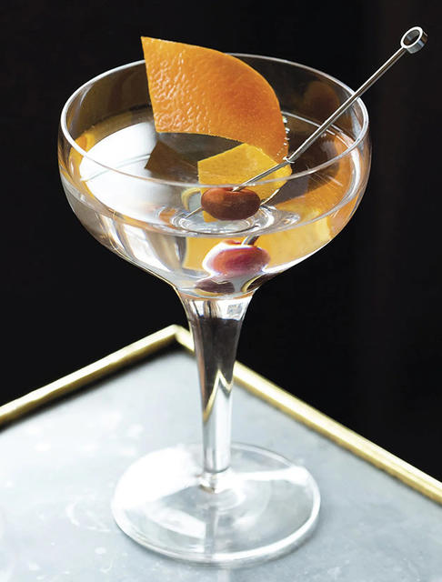 最受歡迎「經典調酒」TOP 10，莫西多、馬丁尼……每款都是酒吧人氣王！ 