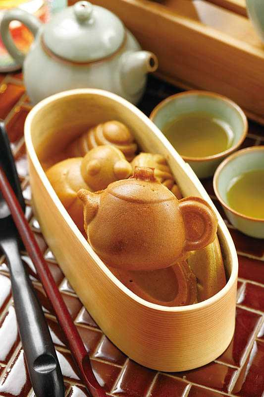 抹茶口味的「茶席雞蛋糕」，做成茶壺、文鳥、茶葉、葉蟬等樣式，超級可愛。（80元）（圖／于魯光）