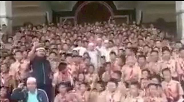 Viral video siswa berseragam Pramuka teriak slogan 2019 Ganti Presiden. Foto/twitter.com