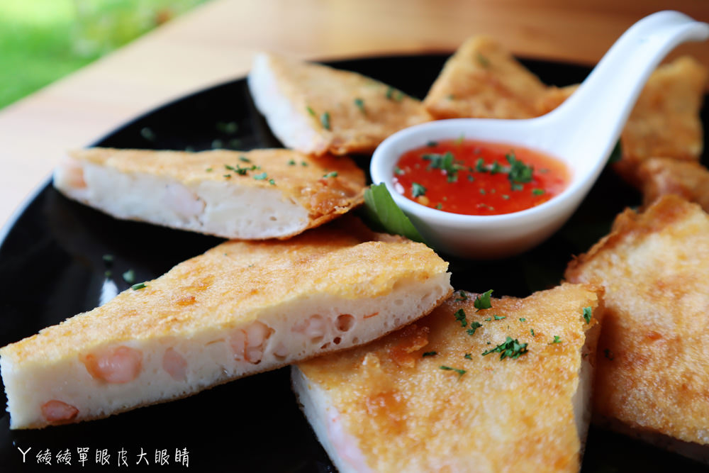 新埔普羅旺斯小木屋餐廳，超夢幻的雨滴蛋糕和草莓飲品，新竹賞櫻景點推薦！