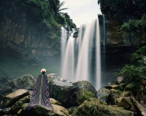 10 Air Terjun Indonesia yang Kekinian, Murah, dan Instagramable