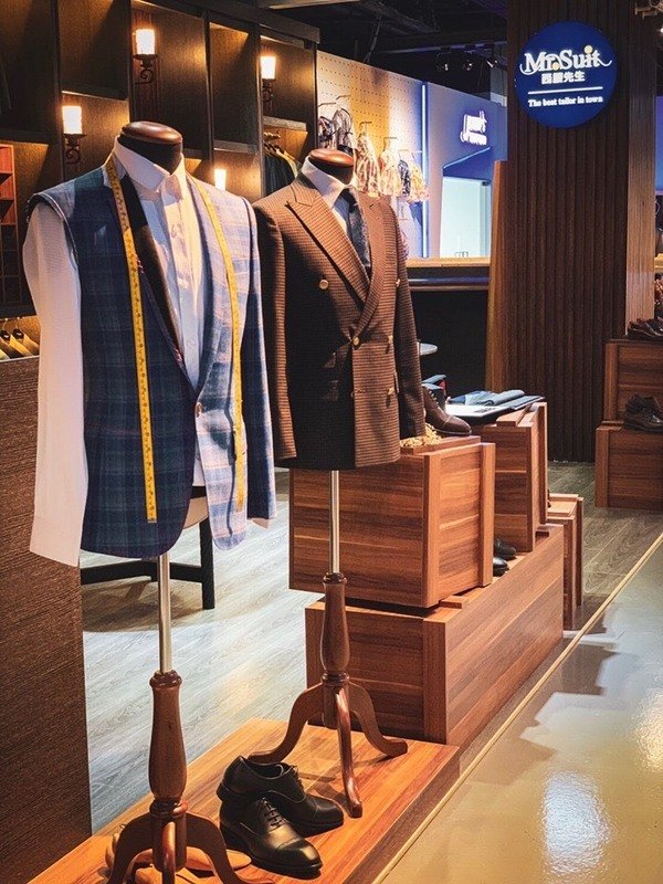 桃園西服推薦-西服先生，X-PLUS創世界服飾聯合展示會，進口日本高精密科技裁剪床、獨立設計師團隊，快速、合身的平價桃園訂製西服