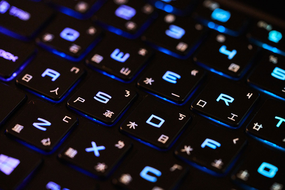 MSI GS66 Stealth 10SGS 開箱與深度評測：展現纖薄時尚，低調中展現極致效能！