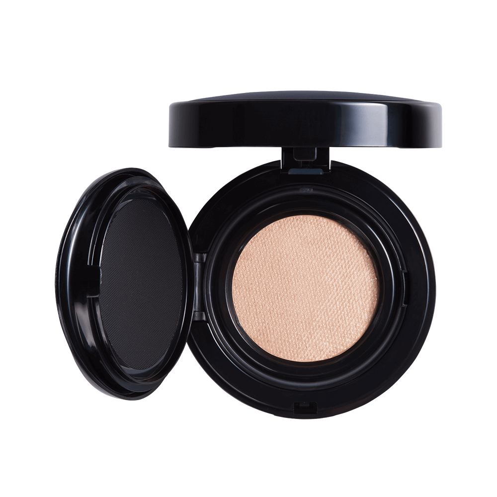 光澤型氣墊最新突破！全新氣墊粉餅推薦，高光澤高遮瑕還可以零悶感不厚重！氣墊粉餅補妝方便，補水也補防曬。氣墊粉餅使用簡單，氣墊粉撲輕沾粉底於臉即能越拍越亮，打造光澤底妝推薦！