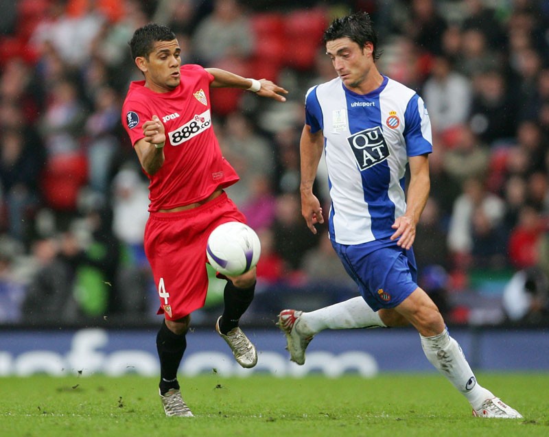 歓喜と哀傷の交錯」セビージャ、UEFAカップ優勝記念ユニフォーム（Qoly）