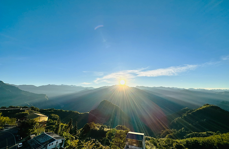 住在雲裡的飯店「阿里山英迪格酒店」開箱！7大必住亮點、房價整理，打開窗簾就能看雲海日出！-5