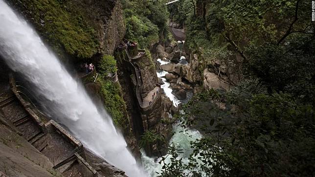 Sebelum Bangun Rumah Tangga, Taklukkin Dulu 5 Tangga Ekstrim di Dunia Ini