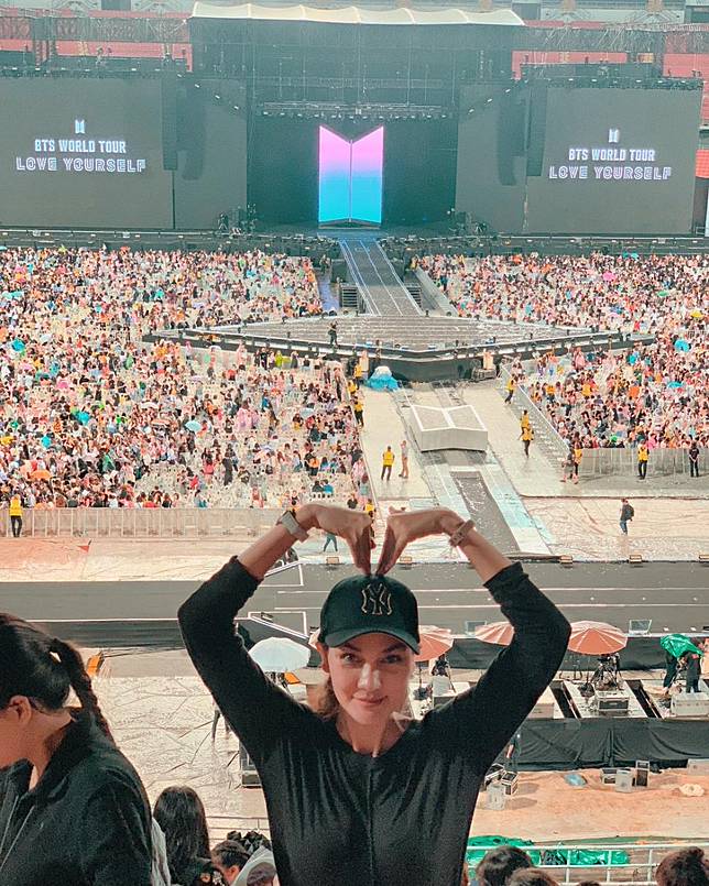 luna maya nonton konser