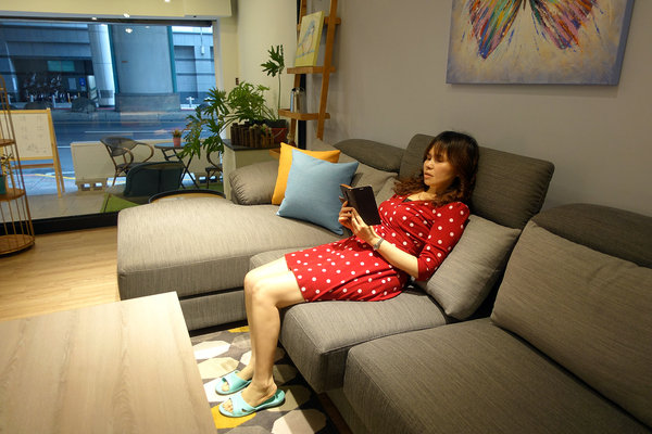台北布沙發、台北獨立筒床墊-寄居蟹家具館，客製化布沙發訂做，沙發內材保固5年、表布保固一年，工廠直營價且教導風格佈置的台北家具館