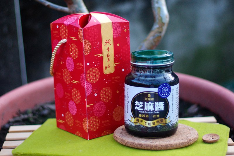 芝福鄉良心製做品質保證以100%黑芝麻原粒低溫烘培而成，產品烘培費時3小時以上， 完整保留原食物營養素，食用時不上火、不燥熱，適合各年齡層食用。