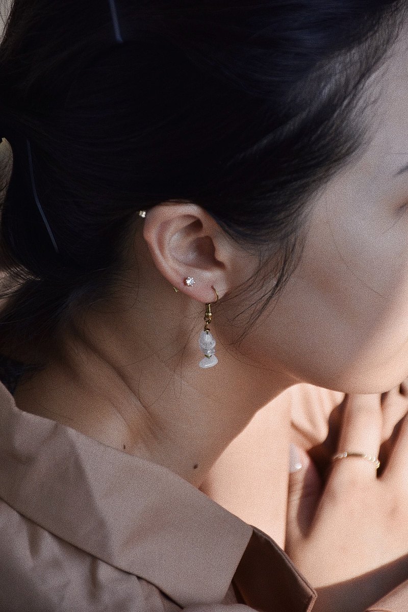 | Taiwan handcrafted · Design by ZHU | 親自精心挑選所有材料/ 嚴選出每一顆完美的天然石/ 送到你/妳的手上都是手工的溫度.