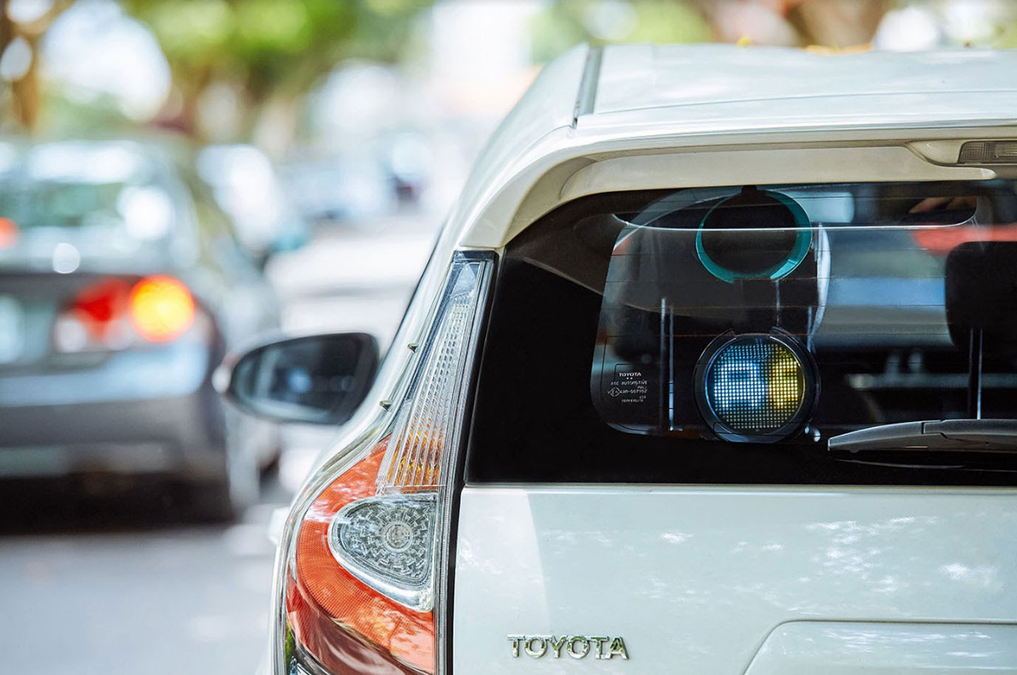 CarWink 駕駛小夥球開箱動手玩：多樣化表情符號搭配聲控操作，輕鬆搭起與後車溝通的橋樑！