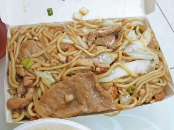 【三重美食】九池肉林-CP值爆表!50元就能吃到美味又料好實在的炒麵 【三重美食】九池肉林-CP值爆表!50元就能吃到美味又料好實在的炒麵