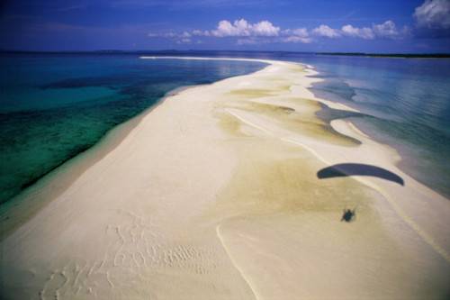 4 Pantai Unik di Indonesia Yang Bisa Jadi Pilihan Kita Buat Liburan. Buruan Nabung Terus Berangkat!