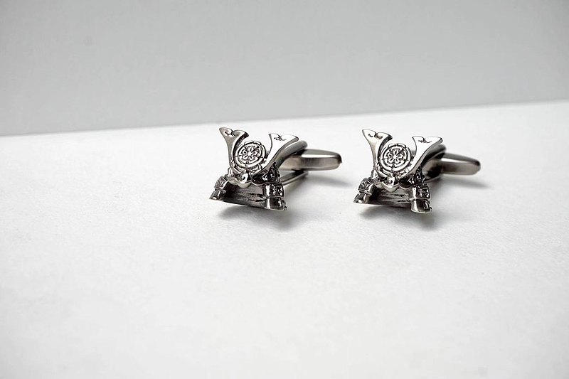 我們會盡量把現有的款式放上來~ 但大陪分的數量只有1-2對, 而且是與我們的實體店同步發售的。所以如果當時剛賣完的話我們可能會先下架, 如想要購買的可先跟我們聯絡。