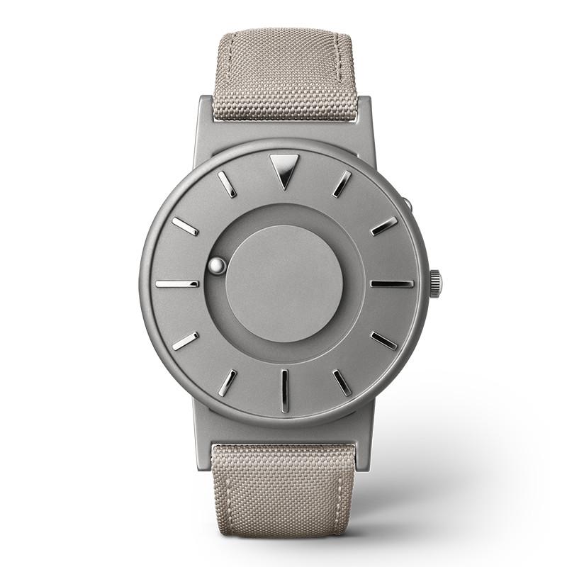 產品特色 台灣總代理，原廠公司貨 瑞士石英機芯，鈦金屬錶殼 尼龍+小牛皮錶帶，質地細緻 倫敦設計博物館設計年獎 產品介紹 