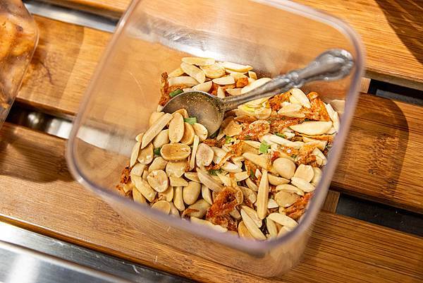 【宜蘭景點】溪和水產觀光工廠-2021年全新開幕！好玩又有趣的漫畫式簡介，多種免費海鮮試吃，飯糰ＤＩＹ與現煮海鮮ＤＩＹ活動玩不膩，美味多種魚料理，門票全抵消費的必玩室內景點