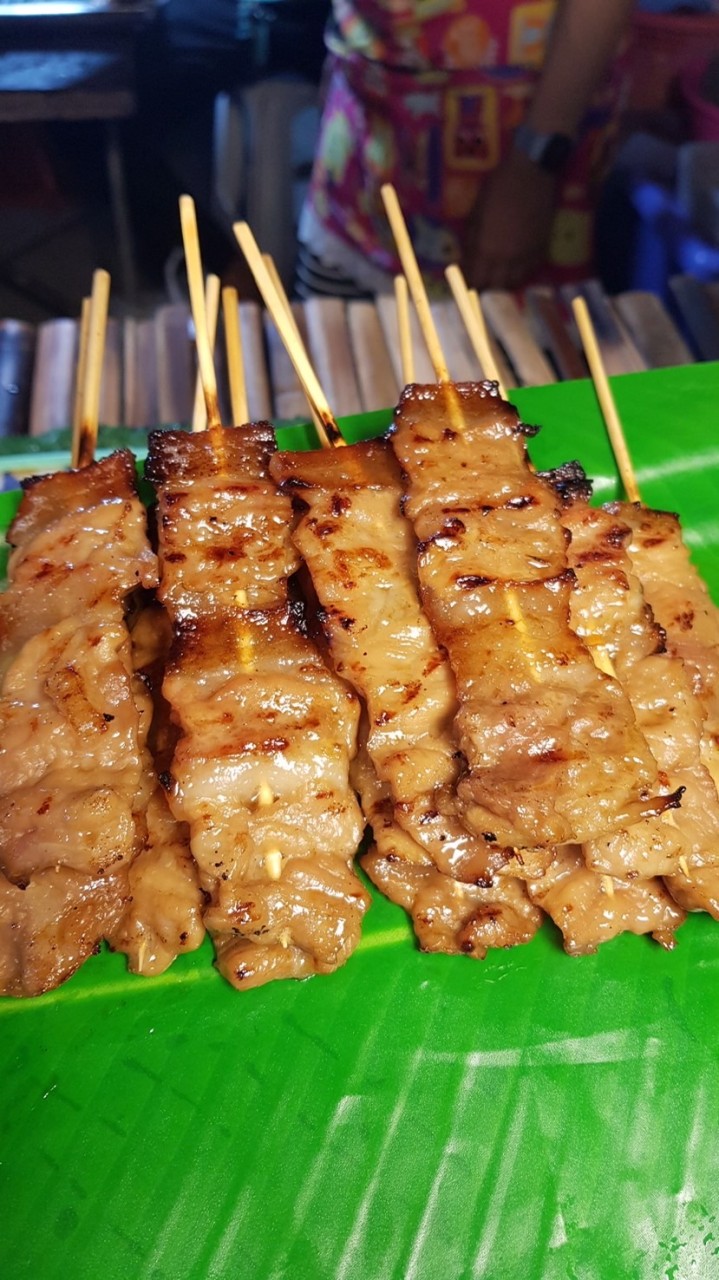 เนื้อย่าง หมูย่าง ไส้ย่าง น้ำจิ้มแจ่ว