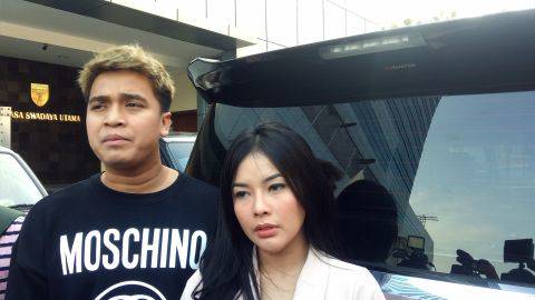  Respons Pacar Billy Syahputra Saat Dihadiahi Tas Gucci KW