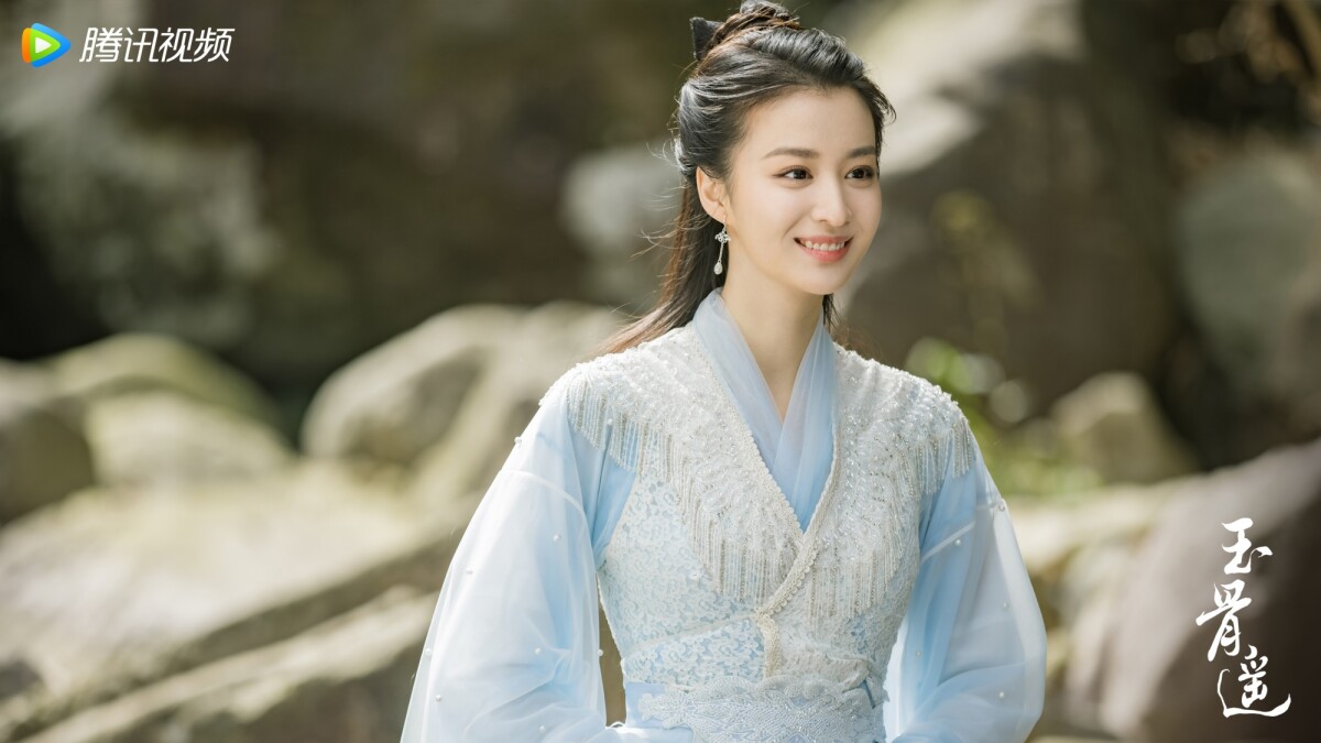 《玉骨遙》演員古裝vs.時裝！肖戰、王楚然中規中矩，任敏、盧昱曉翻車被吐槽！