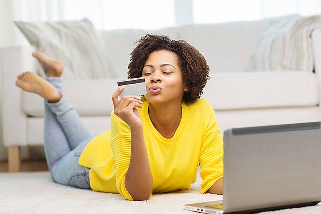 10 Alasan Kenapa Wanita Cerdas Tak Perlu Malu dengan Kesendiriannya