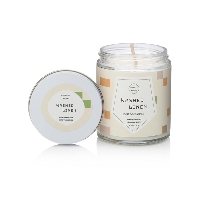 KOBO 推出全新系列~ 環保玻璃罐不過度包裝，而是於瓶身作 活潑色彩設計搭配全新香芬氣味， 給予視覺及嗅覺的雙重享受！ 帶您跳進繽紛拼貼的奇幻香氛世界~ 空氣中飄著，久久不散的美好， 享受氣味所交織