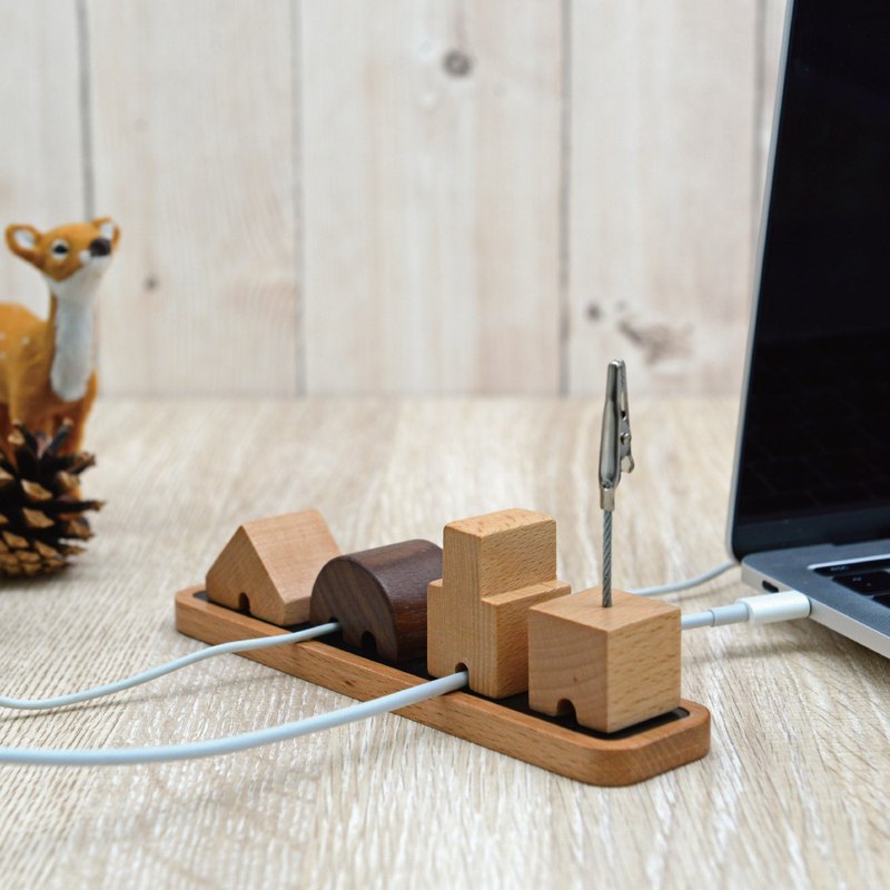 獨一無二的木紋，簡約設計固定器具設計感，讓充電線不再糾結，提高質感可將凌亂線材排列整齊，使用簡單方便