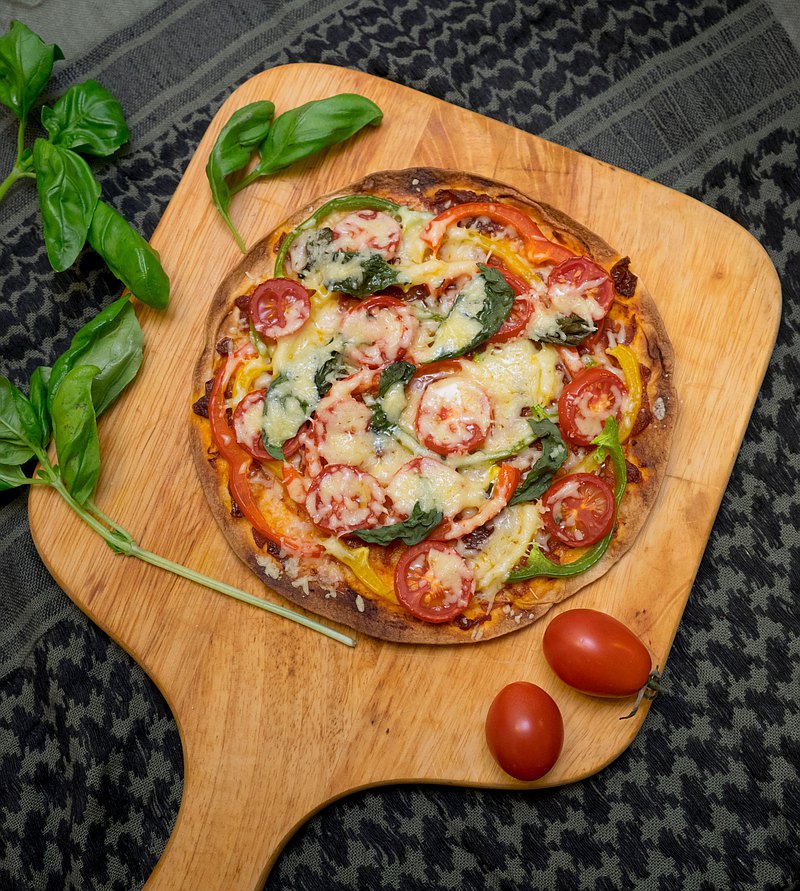 紅醬採用來自意大利、美國及本地番茄調配而成，呈現出不同甜度及酸度，豐富口感層次，加上高溫處理，令茄紅素增加，提升營養價值。醬汁方便百搭，可配意粉或Pizza等。