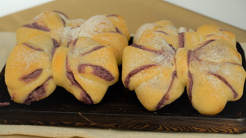 平板教學，無壓力感，初學者也完全不擔心，老師隨時協助完成。 創意無限，自由自在的作屬於自己的蛋糕，表心意最高。 紅莓乳酪口感，搭配紅茶/咖啡真是享受。 新鮮材料，無負擔的麵包，好吃外型可愛。