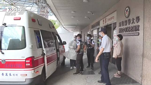 救稚子 高長庚醫師賴韋安送醫時雙手緊環抱 Tvbs Line Today