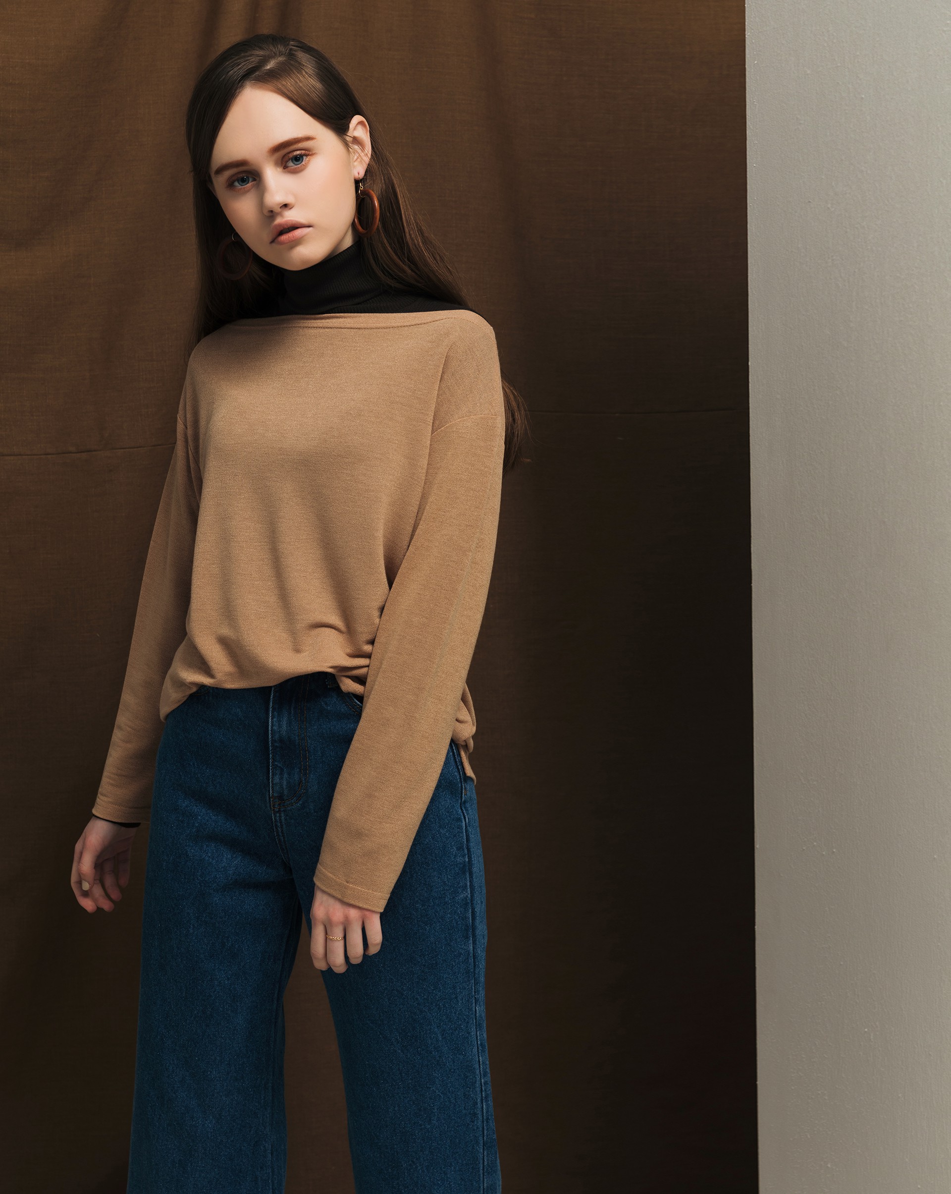 較長的領高可隨自己喜好反摺/適中的版型外穿也不會覺得害羞/合身的肩寬及袖寬適合搭配寬鬆背心或外衣