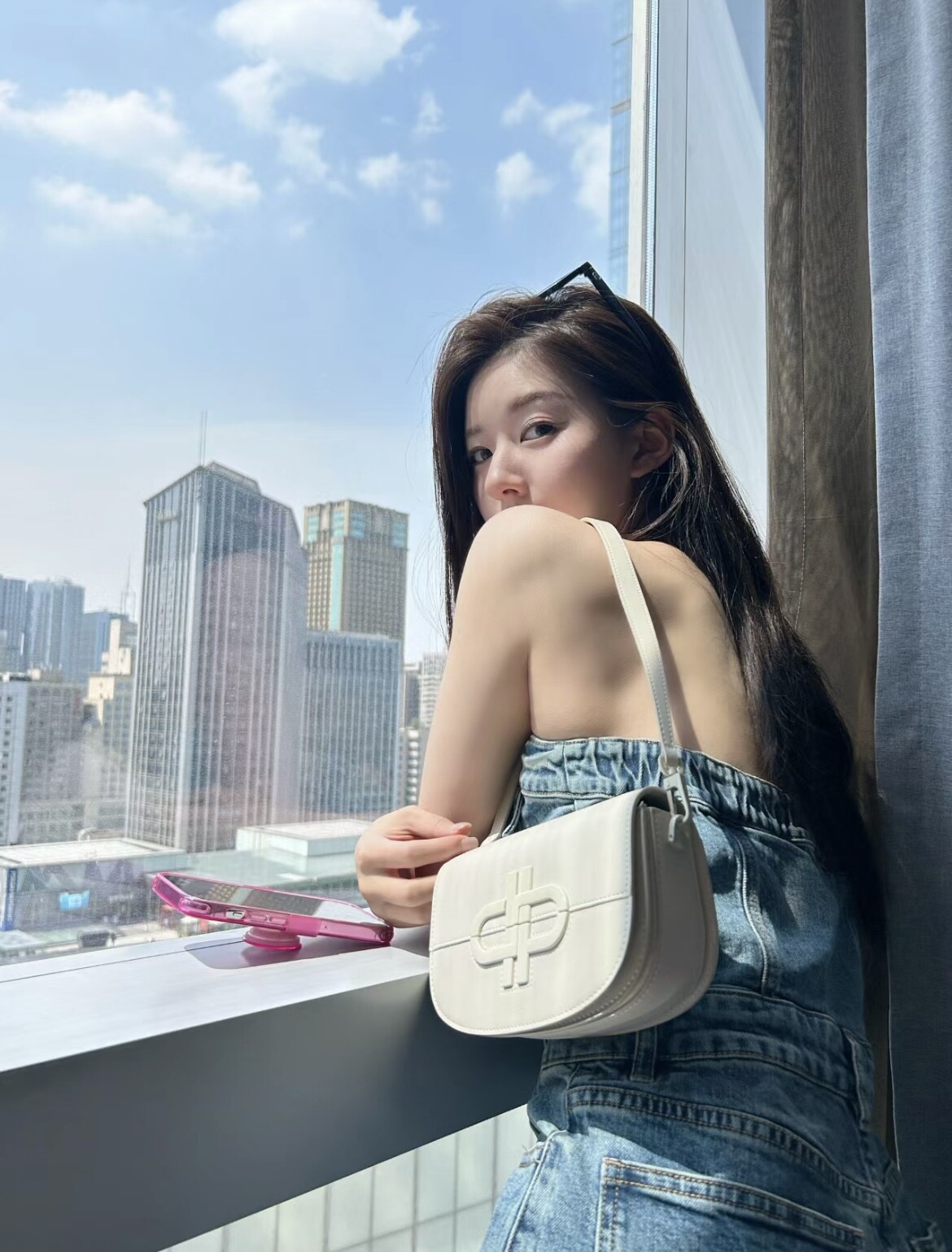 2023趙露思私服同款包包：跟著揹PEDRO質感和年輕兼具、「這一牌」過半超厲害！