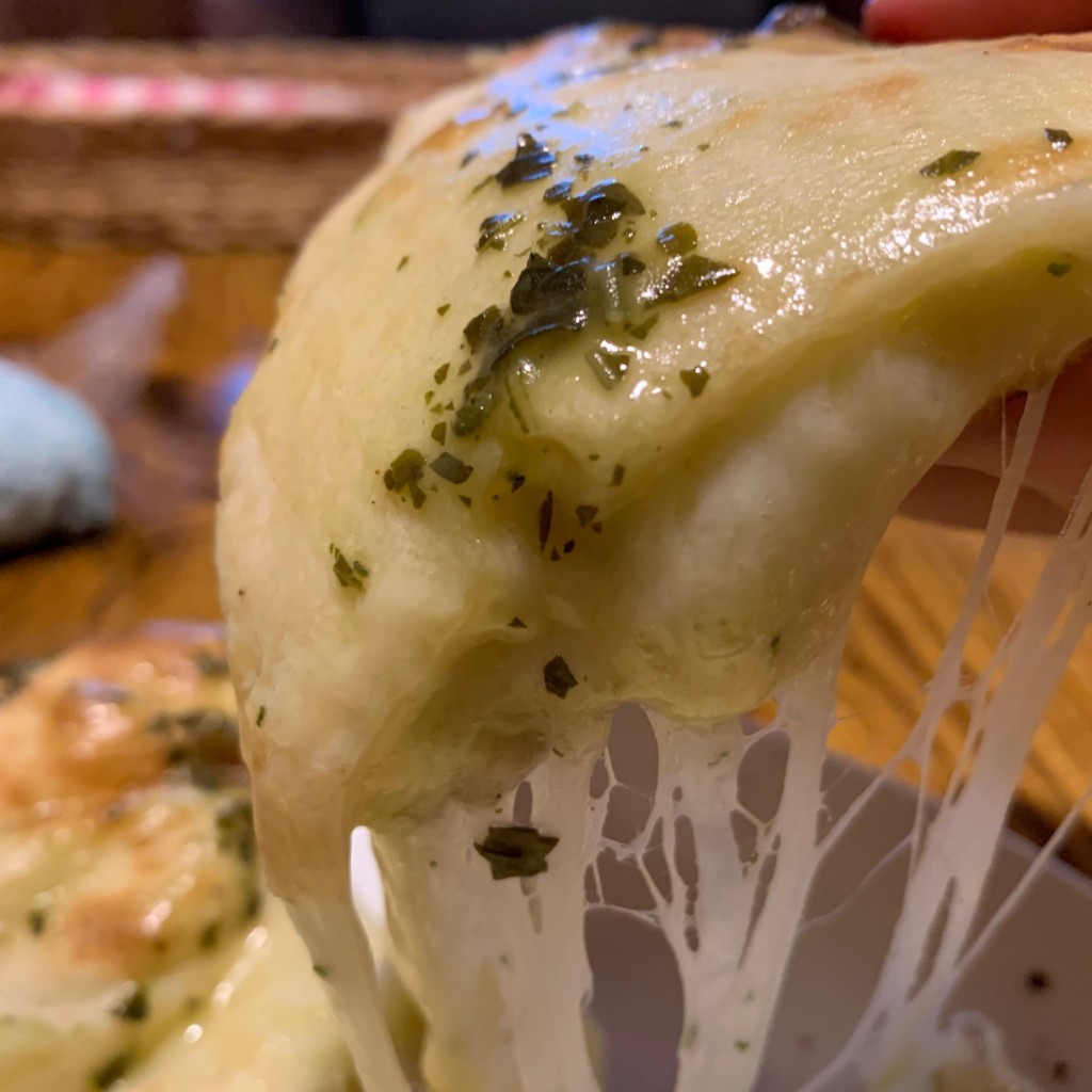 ユーザーが投稿したプレミアムチーズナンの写真 - 実際訪問したユーザーが直接撮影して投稿した今川町カレーナンハウス 刈谷店の写真