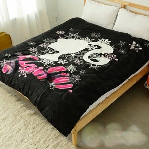 ◇美國正版專利授權◇北海道冬季限定版◇台灣專業外銷紡織廠獨立開發◇貼身保暖，可蓋可墊經濟實惠◇驚喜低價回饋喜愛芭比甜心迷