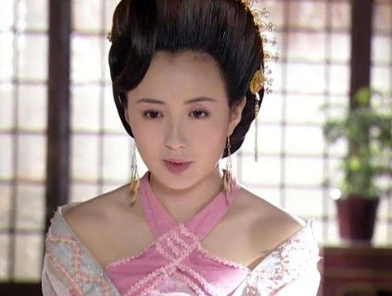 《以家人之名》演員古裝vs時裝：楊童舒(陳婷)《至尊紅顏》