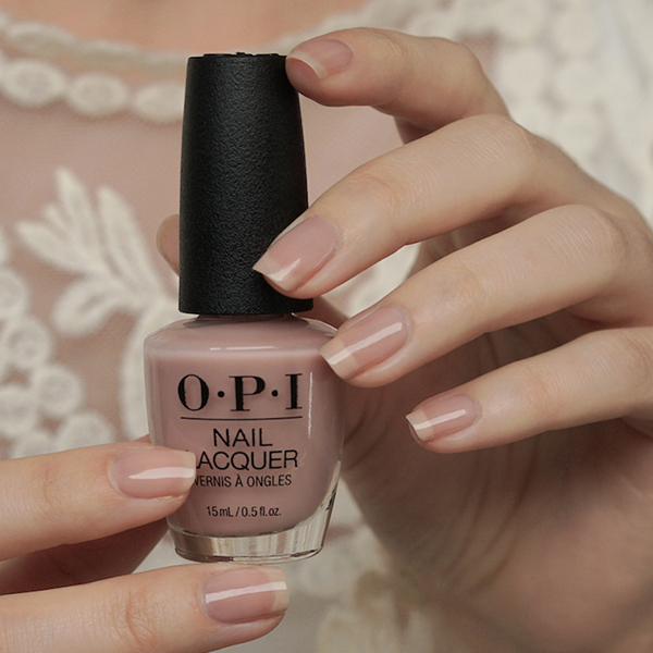 由愛情、婚禮、與所有圍繞著祝福的喜悅所啟發， opi always bare for you collection‬赤裸告白系列，以夢幻淡雅色調如粉紅、裸膚、帶有奶油質感的玫瑰金、帶有微微莫蘭迪灰階的
