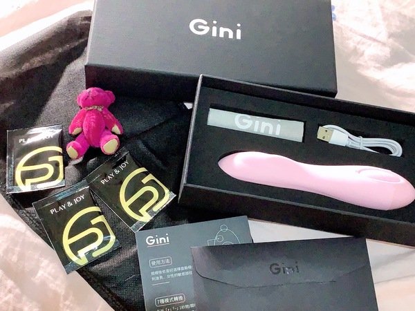 「按摩棒」單身狗戀人夫妻重拾歡愉- Gini C2 小翅膀按摩棒情趣用品開箱分享