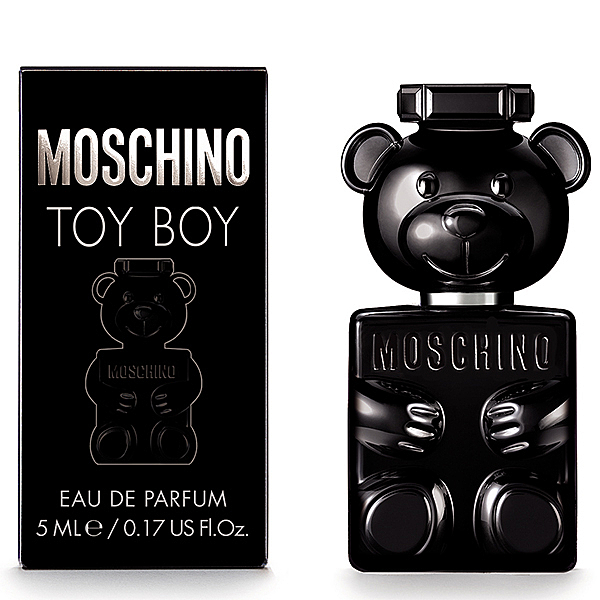 賦予小熊新的角色扮演，替換上一身痞帥的黑裝，運用一貫的幽默玩趣精神重新詮釋香氛的優雅。