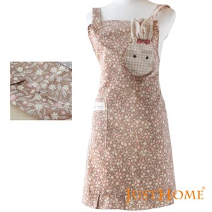 可水洗 好方便 圍裙上方花邊裙擺設計，優雅風格 圍裙有兔子裝飾增添趣味 花草紋飾，雅緻配色 H型背帶設計，可將背帶固定不會掉 可吊掛或平放 好收納，適用廚房烹飪、居家