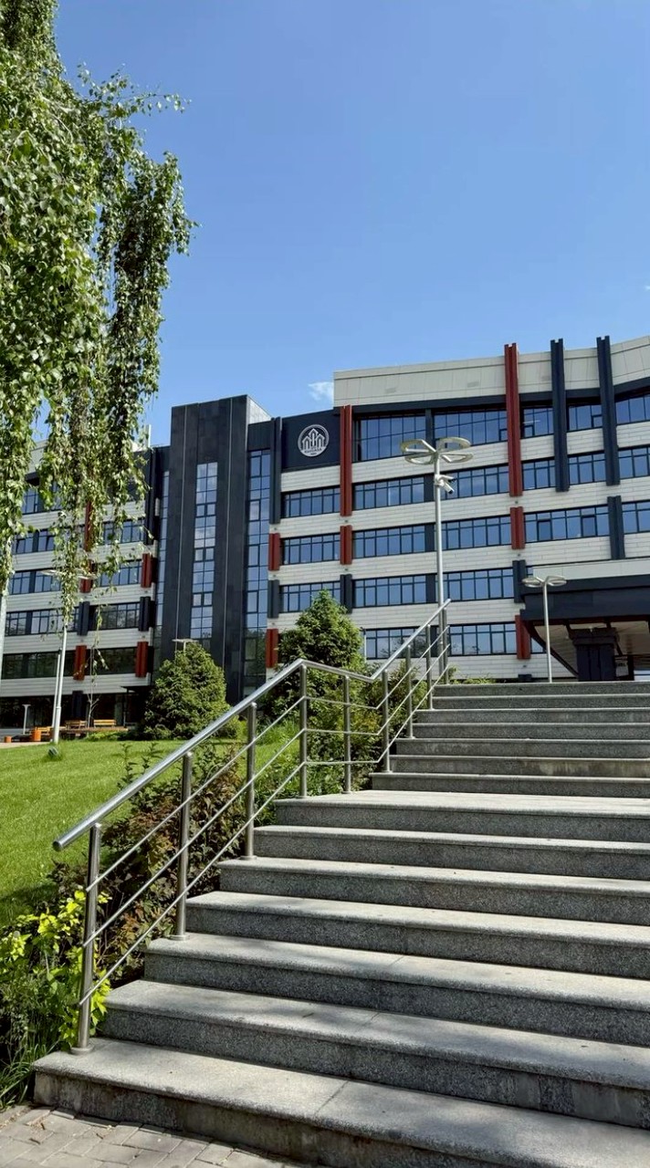 โรงเรียนเอกชนของฮันนี่ 🏫