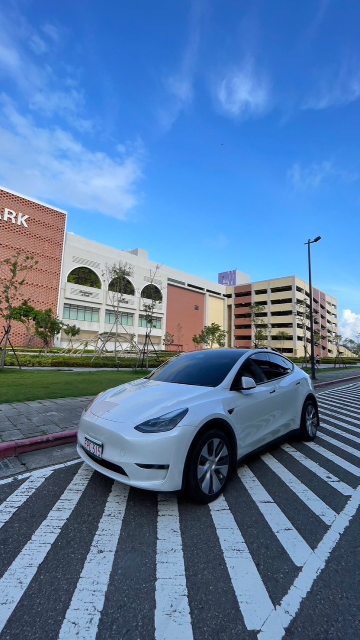 阿銓 特斯拉Model Y 白色 EPC-315 多元計程車