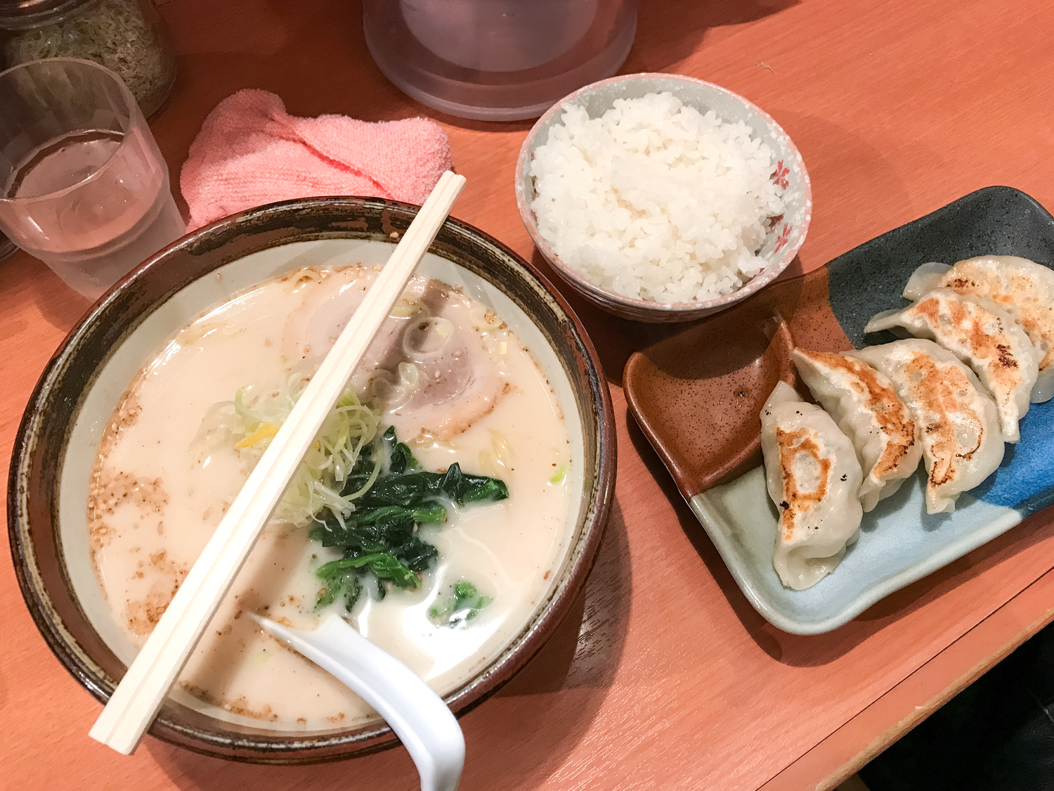 拉麵、餃子都要配飯！日本人什麼都要配飯的美食習慣