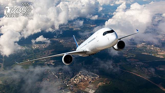 航空公司推出便宜機票，不過中途在武漢轉機 (示意圖／TVBS)