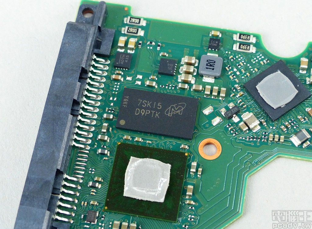 256MB 快取記憶體選擇 Micron MT41K128M16JT-125:K，為 DDR3L-1600 速度規格