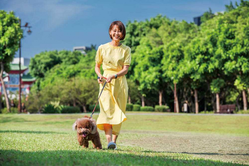 相當溺愛東東的廖婕妤，曾很害怕被狗兒子咬。（圖／張祐銘攝）