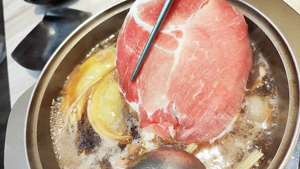 【板橋美食】酷吉火鍋吃到飽-不分平假日時段火鍋吃到飽只要330元，不收服務費，CP值爆高的火鍋吃到飽店