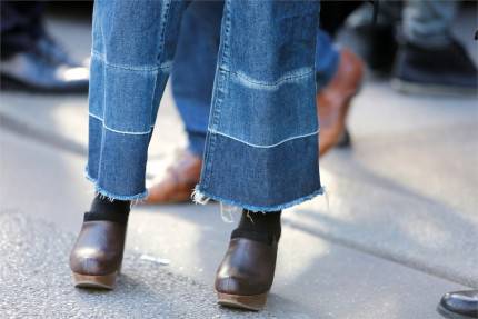 12 Fashion Item Berbahan Denim yang Wajib Kita Miliki Karena Selalu Trendy